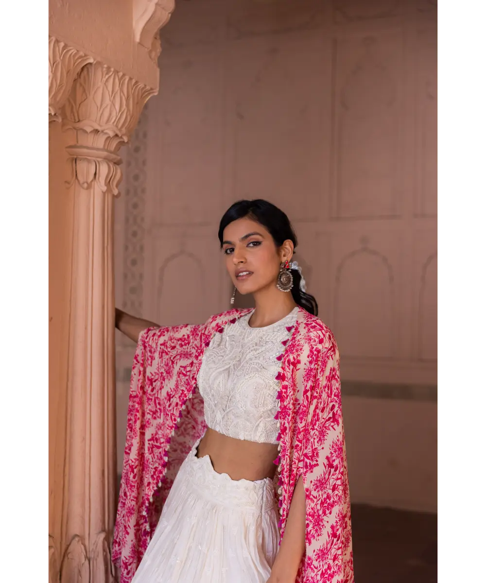 LABEL ANUSHREE- Cape Set